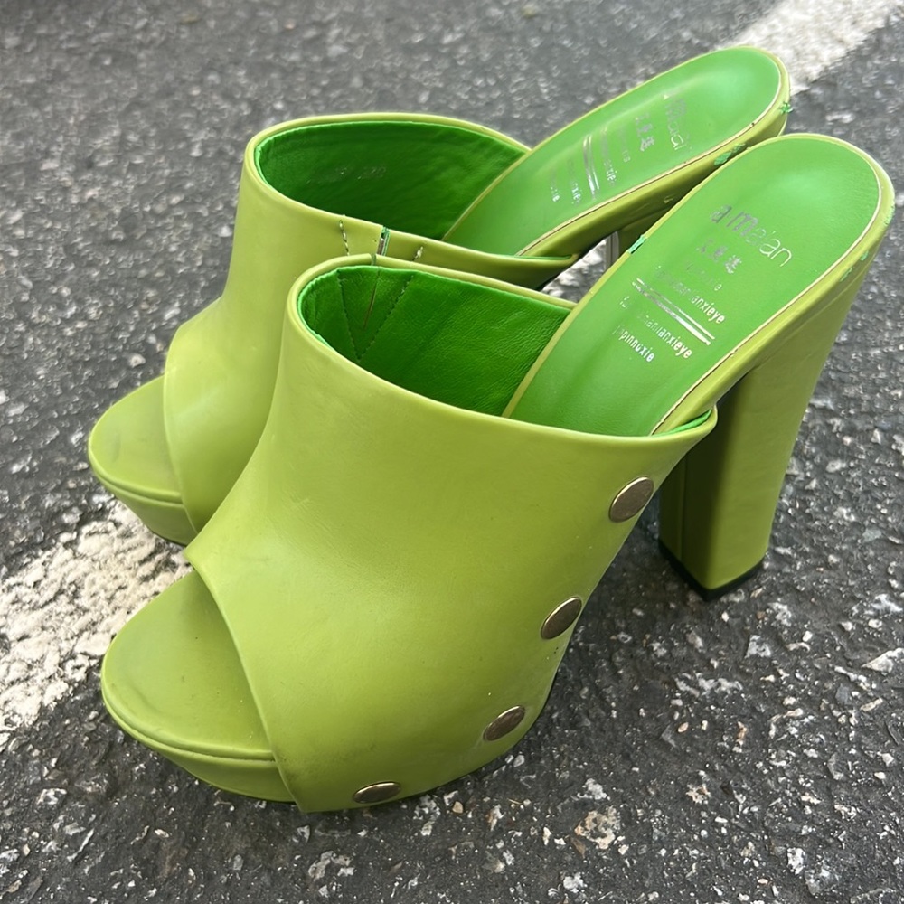 Green Heels - Picture 2 of 2